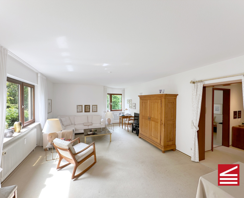 1-1539_04_neu_Wohn- Esszimmer Blick Richtung Flur