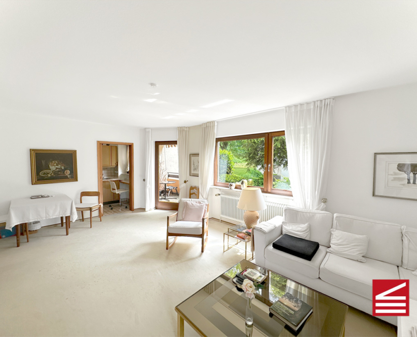 1-1539_06_Wohn- Esszimmer Blick Richtung Küche