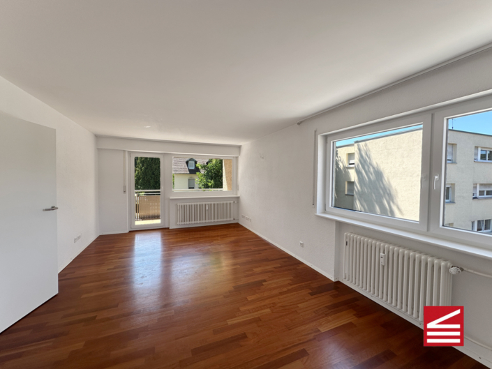 1-1547_08_ Wohnen - Blick Richtung Balkon