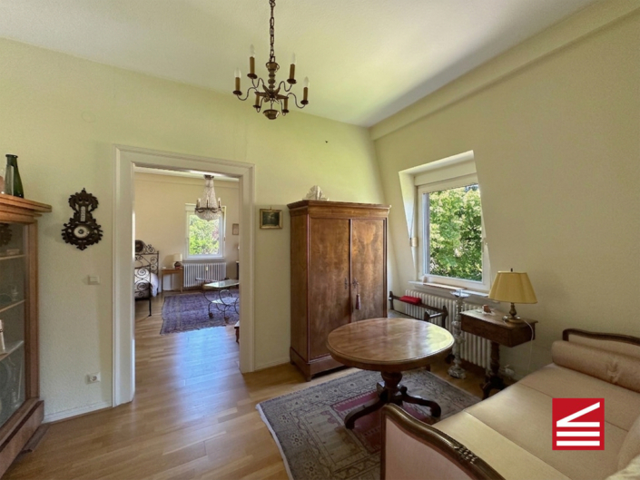 1-1548_06_Esszimmer-Blick-Richtung-Lesezimmer u. Schlafen Gast