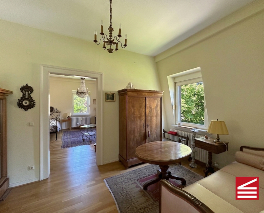 1-1548_06_Esszimmer-Blick-Richtung-Lesezimmer u. Schlafen Gast